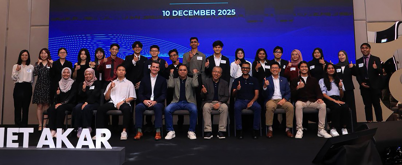 Graduates of PayNet’s Program Akar, powered by AWS re/Start, Cohort 2 at the Graduation Ceremony held on 10 December 2025.
